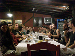 Cena comunal! como nos cuidan a los punkrockers!!